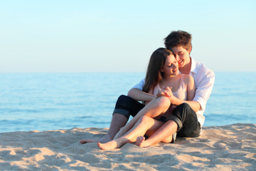 5 lý do các cô gái nên hẹn hò với anh chàng trầm tĩnh | hentocdo.vn